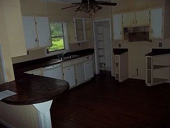 2nd image of 102 S Lake Rd