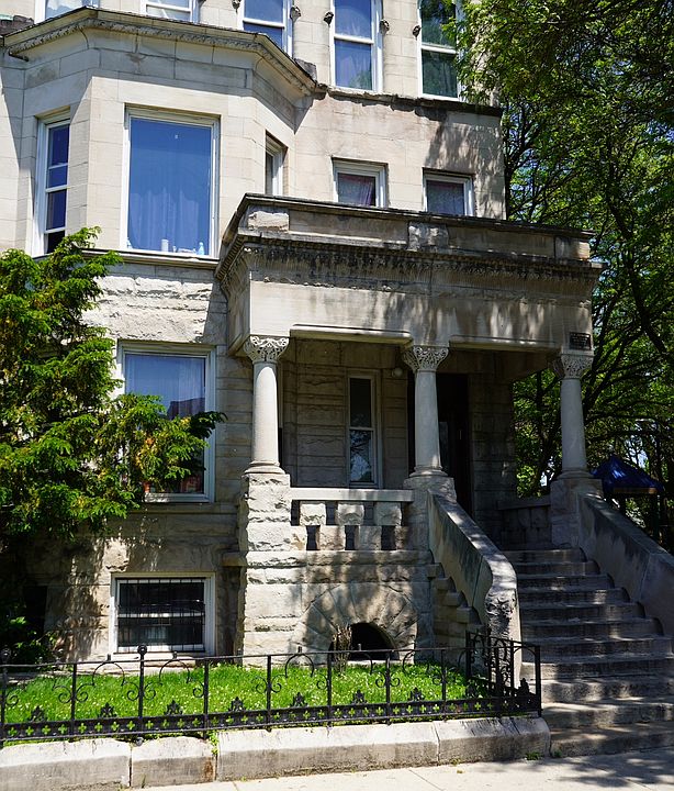 1st image of 720 W 61st St