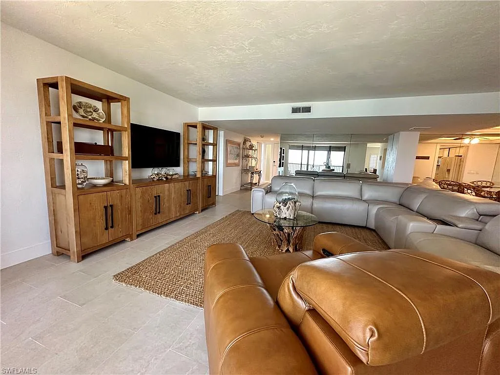 2 bed, 2.0 bath, 1570 sqft, $16,000 — Photo 3