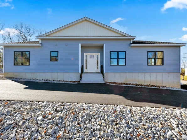 7 L Stevens Rd #B, Charlton, MA 01507