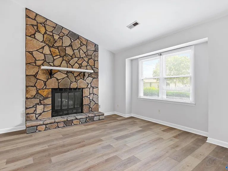 1008 Fieldstone Ct SE — Photo 4