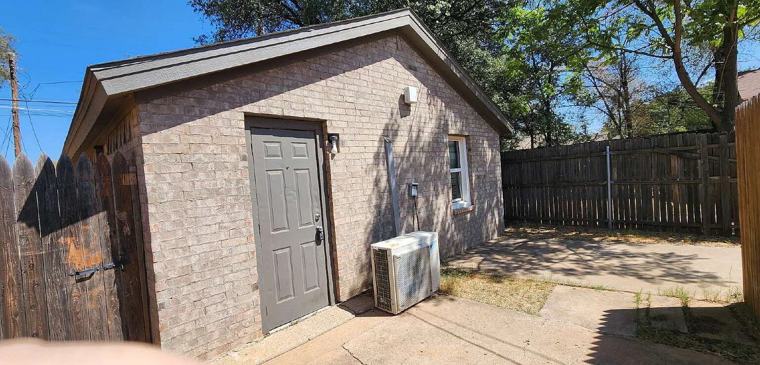 1 bed, 1.0 bath, 480 sqft, $700 — Photo 1