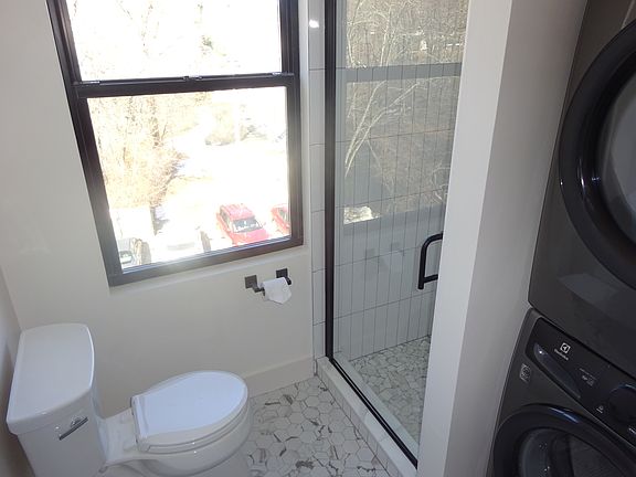 5th image of 701 Main St #3