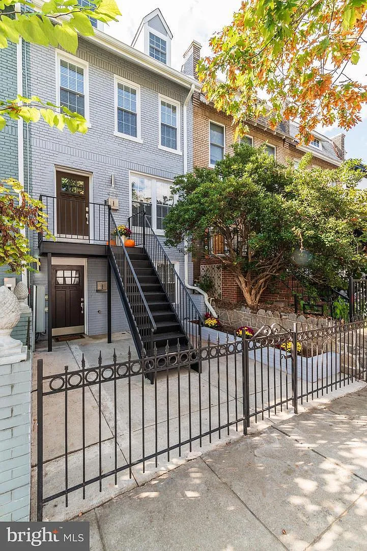 Building Photo - 426 15th St NE #2