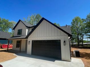 960 Goodjoin Rd, Campobello, SC 29322