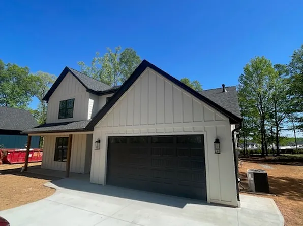 960 Goodjoin Rd, Campobello, SC 29322