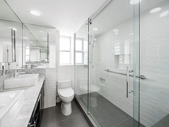 4th image of 404 E 66th St #11GH
