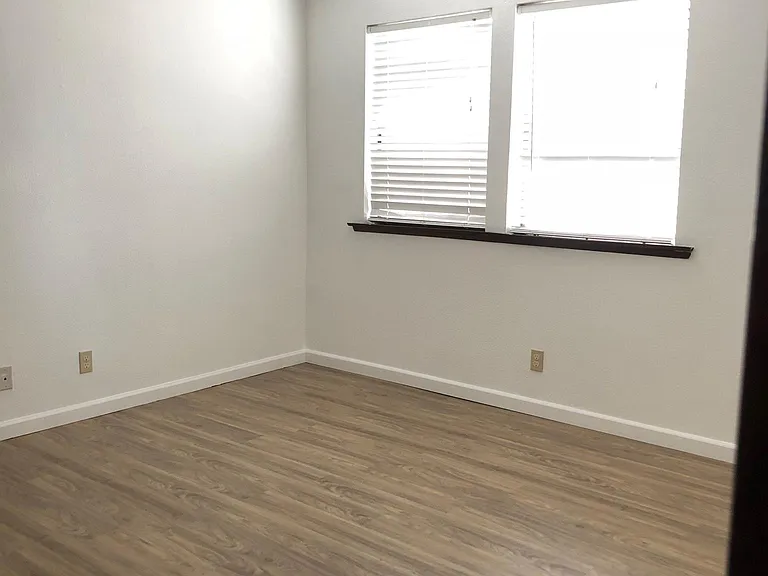 378 E Saint John St #1 — Photo 3
