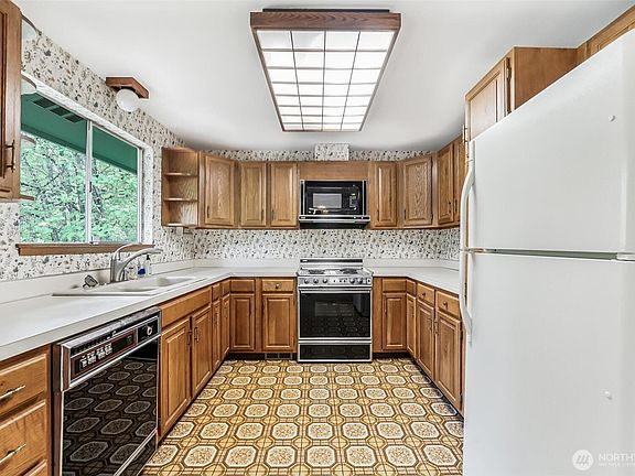 5th image of 11704 92nd Avenue E