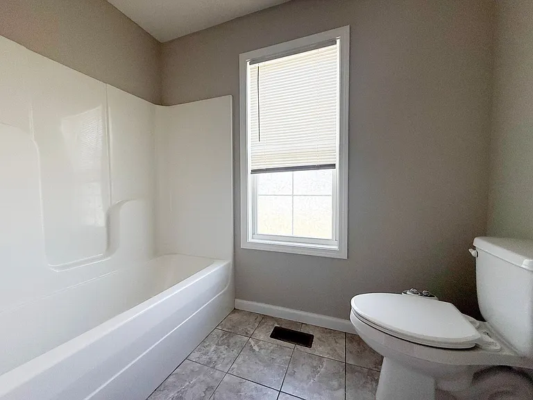 505 Holladay Rd — Photo 22
