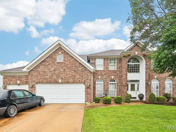 5188 Delcastle Dr, Florissant, MO 63034
