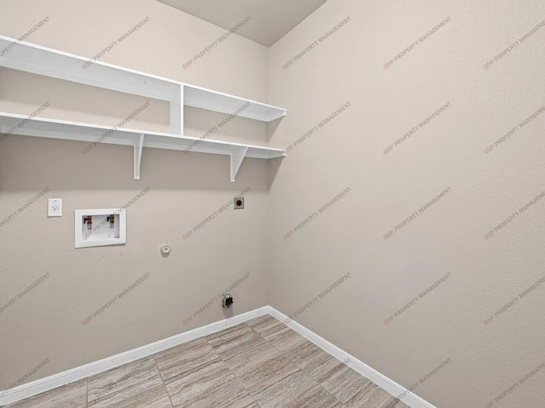 5620 Blackstone Dr — Photo 22
