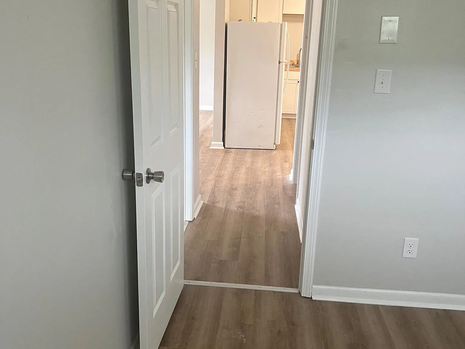 1900 Dutch Valley Dr — Photo 3