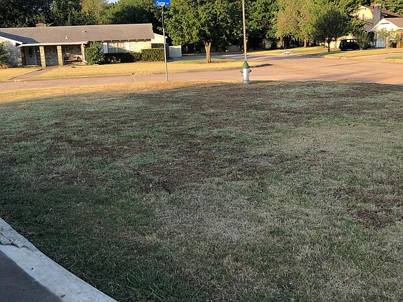 Other side of circle driveway front yard.