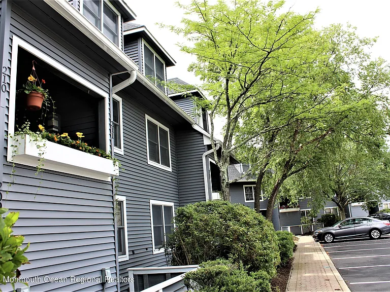 210 Spinnakers Cv — Photo 8