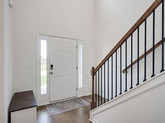 4th image of 739 Crestwood Parkway