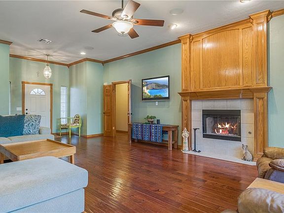 5th image of 313 Nathan Dr