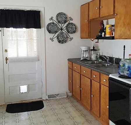 3rd image of 244 Sidney Ln
