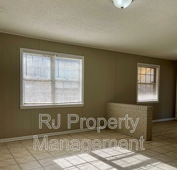 4211 Lansdowne Dr — Photo 6