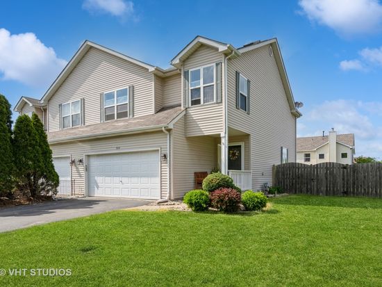 555 Chestnut Dr, Oswego, IL 60543