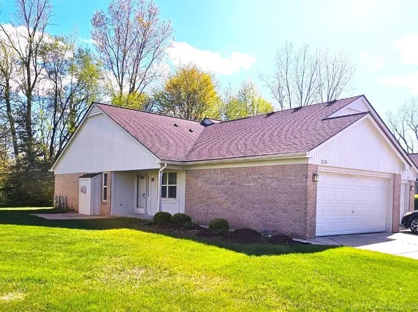 25304 Samantha Dr, Chesterfield, MI 48051