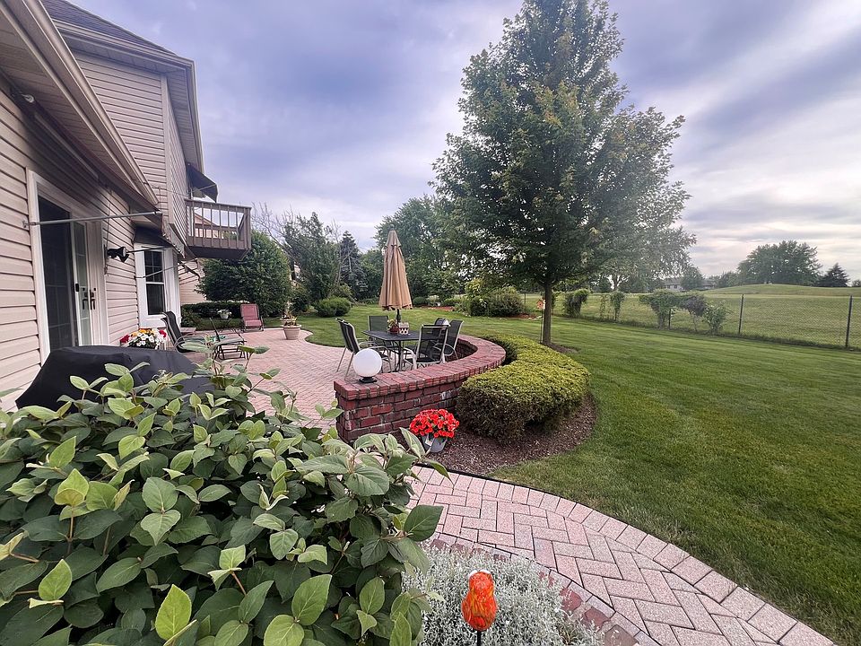 2nd image of 1104 Oakwood Dr