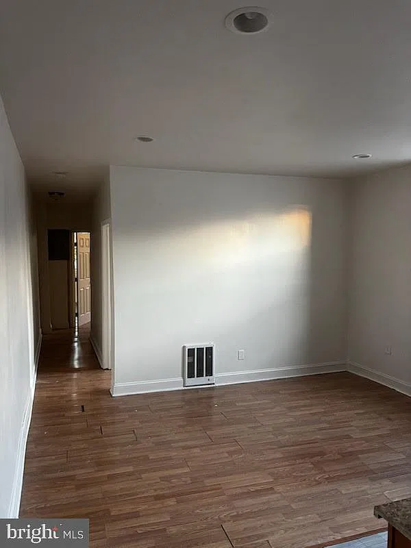 2 bed, 1.0 bath, 3272 sqft, $950 — Photo 3