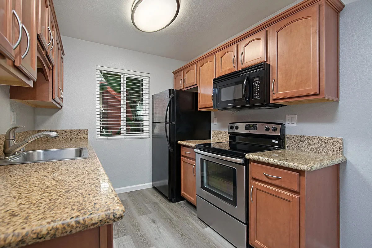 4463 Home Ave — Photo 1