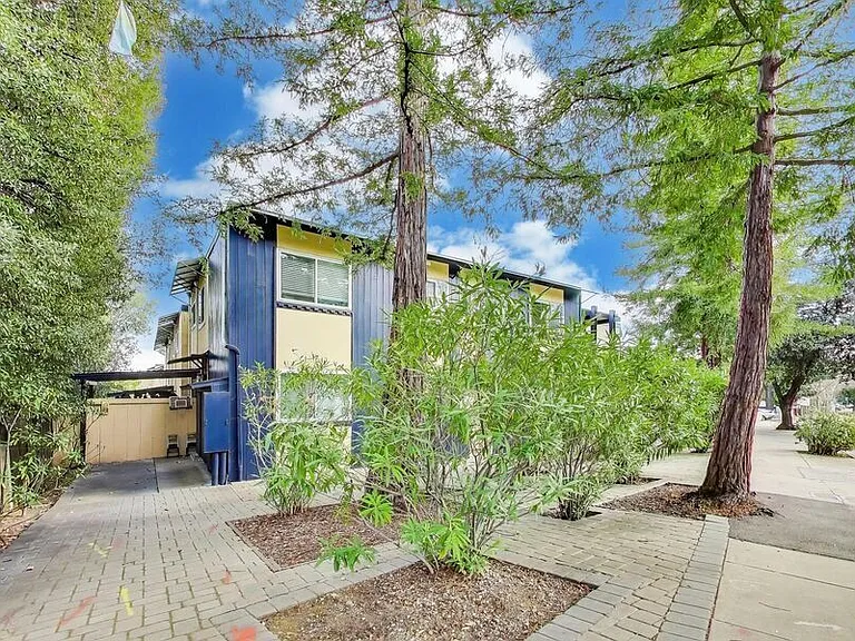 698 N Santa Cruz Avenue — Photo 25