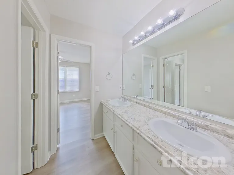 337 Montclaire Ln — Photo 9
