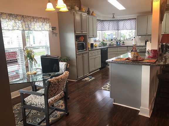 3rd image of 493 Horizon Dr
