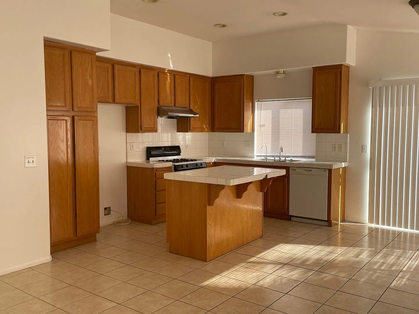 Move -In- Ready — Photo 3