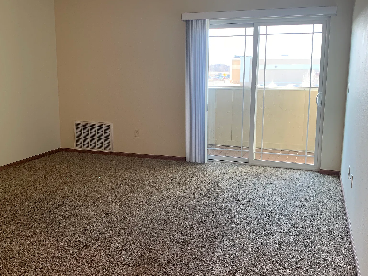 Town Square Residential Suites — Photo 4