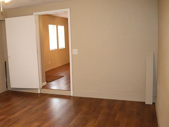 4th image of 2915 Grassmere St