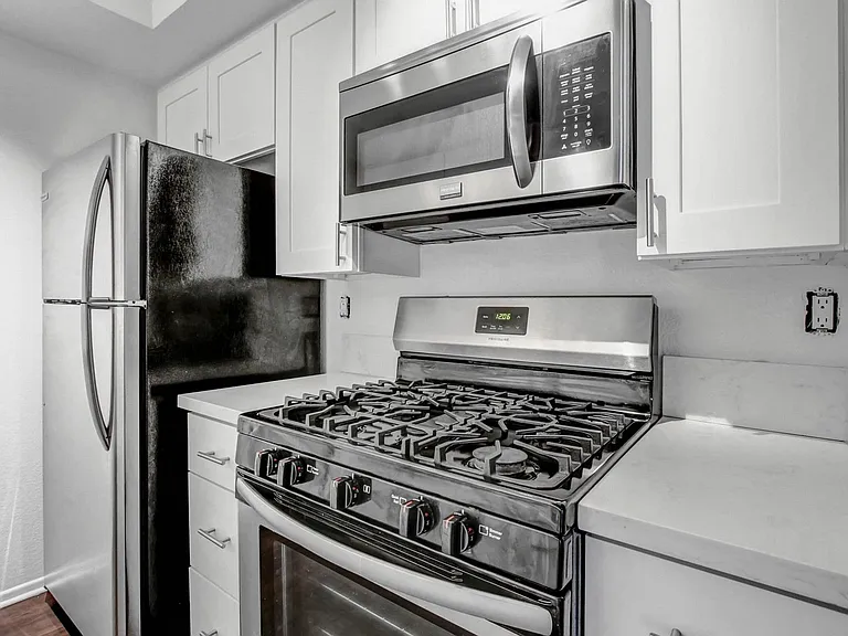 Franklin Place — Photo 10