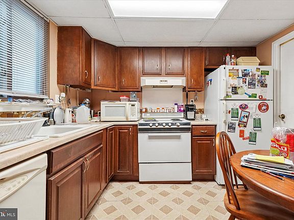 2nd image of 4662 Canterbury Ct