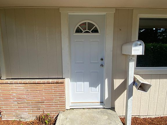 2nd image of 3907 Burwell St