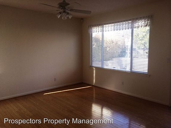 4th image of 989 Oak Brook Way