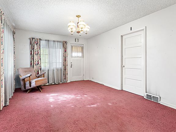 5th image of 658 W Wasatch St S