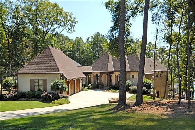 1st image of 3241 Ashwood Park Dr