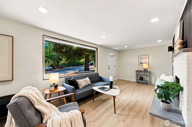 4th image of 2538 NE 107th Street