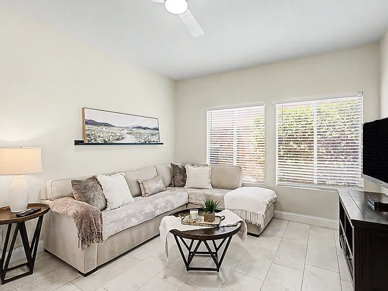 2025 Shining Feather Ln — Photo 13