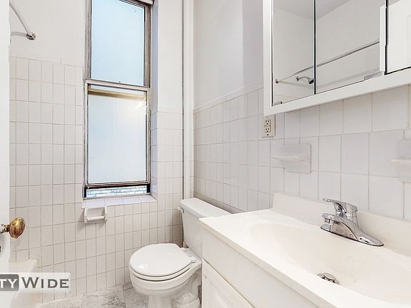 4th image of 106 E 81st St #5E
