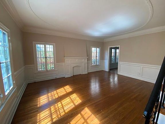 5th image of 227 S Poinsettia Pl APT 107