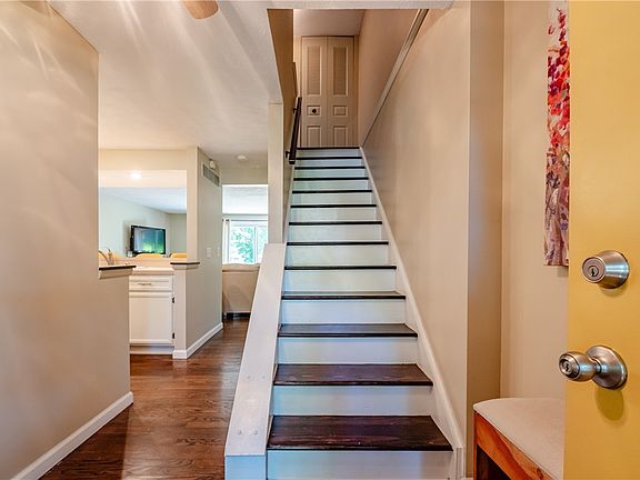 3rd image of 16 Devonshire Cir