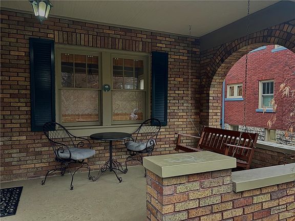 3rd image of 226 Park Entrance Dr