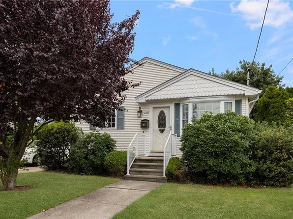 330 Daggett Ave, Pawtucket, RI 02861