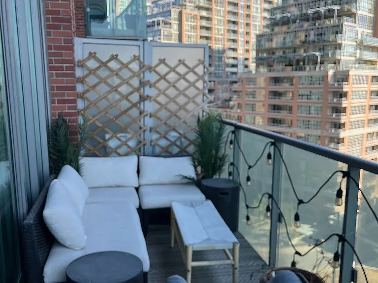 150 E Liberty St #812 — Photo 10