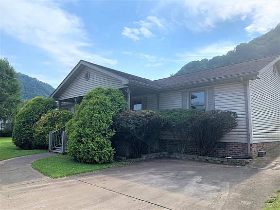 4th image of 161 Carmen Dr