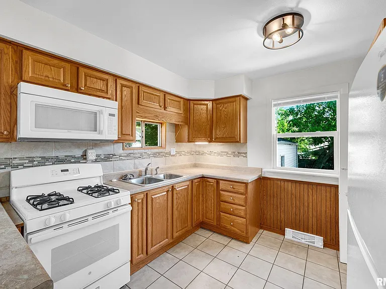 1413 W Gilbert Ave — Photo 7